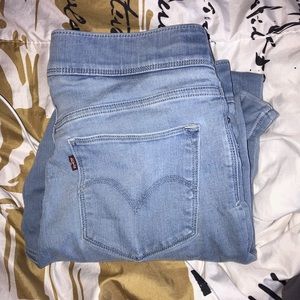 Maternity Levi’s jeans